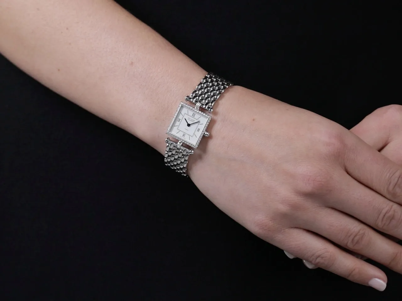 Van Cleef & Arpels 'Classique' Diamond Lady's Watch in 18K White Gold